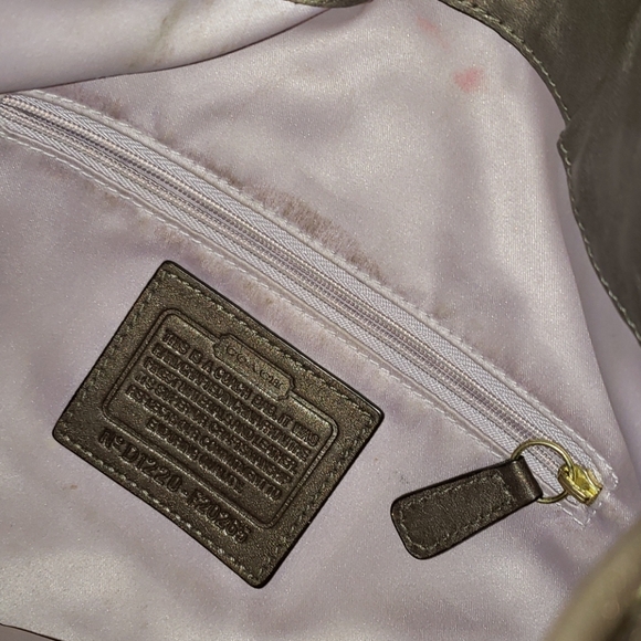 Summer collection Coach purse w/ removable strap - Picture 4 of 7